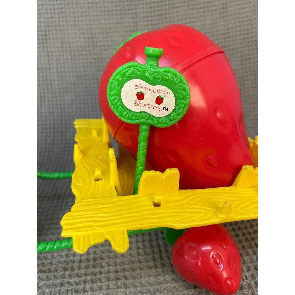 Vintage Strawberry Shortcake Snail Cart Playset Escargot Snail Vehicle 1980s toy